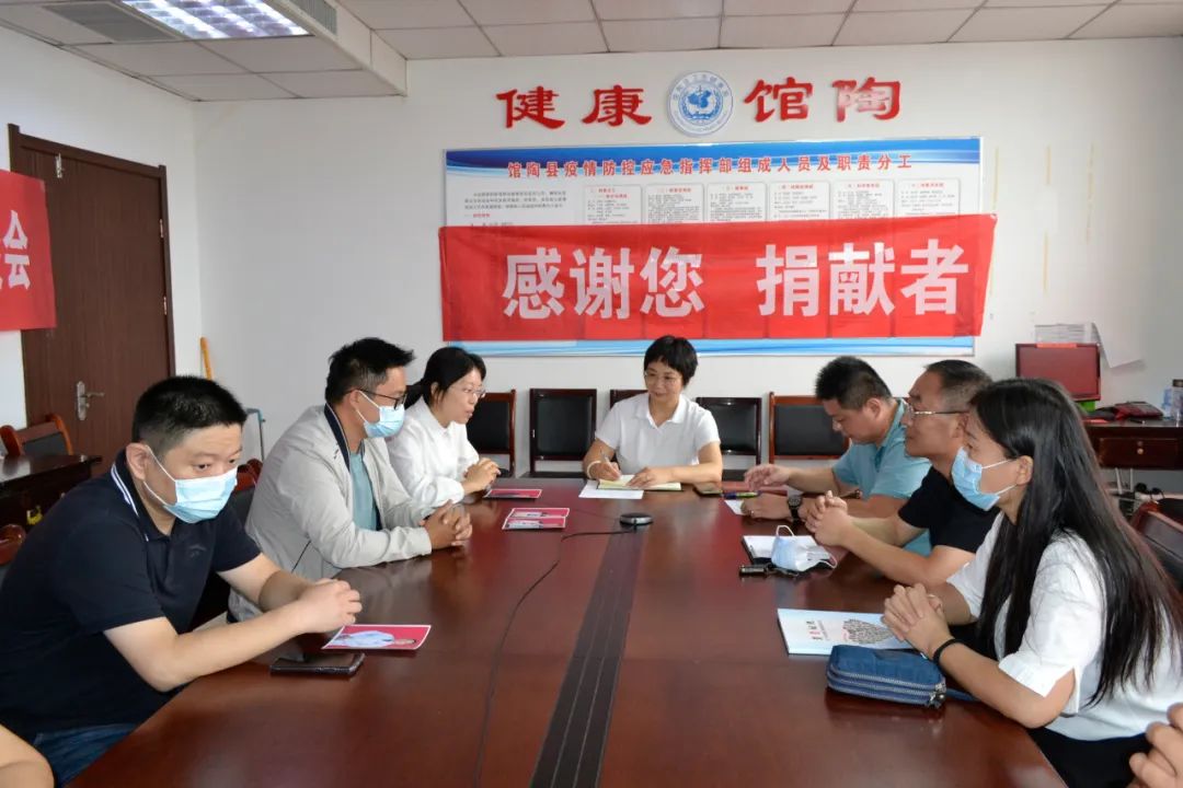 河北乾隆御酒業(yè)有限公司對全縣造血干細胞捐獻者進行親切慰問和愛心捐贈